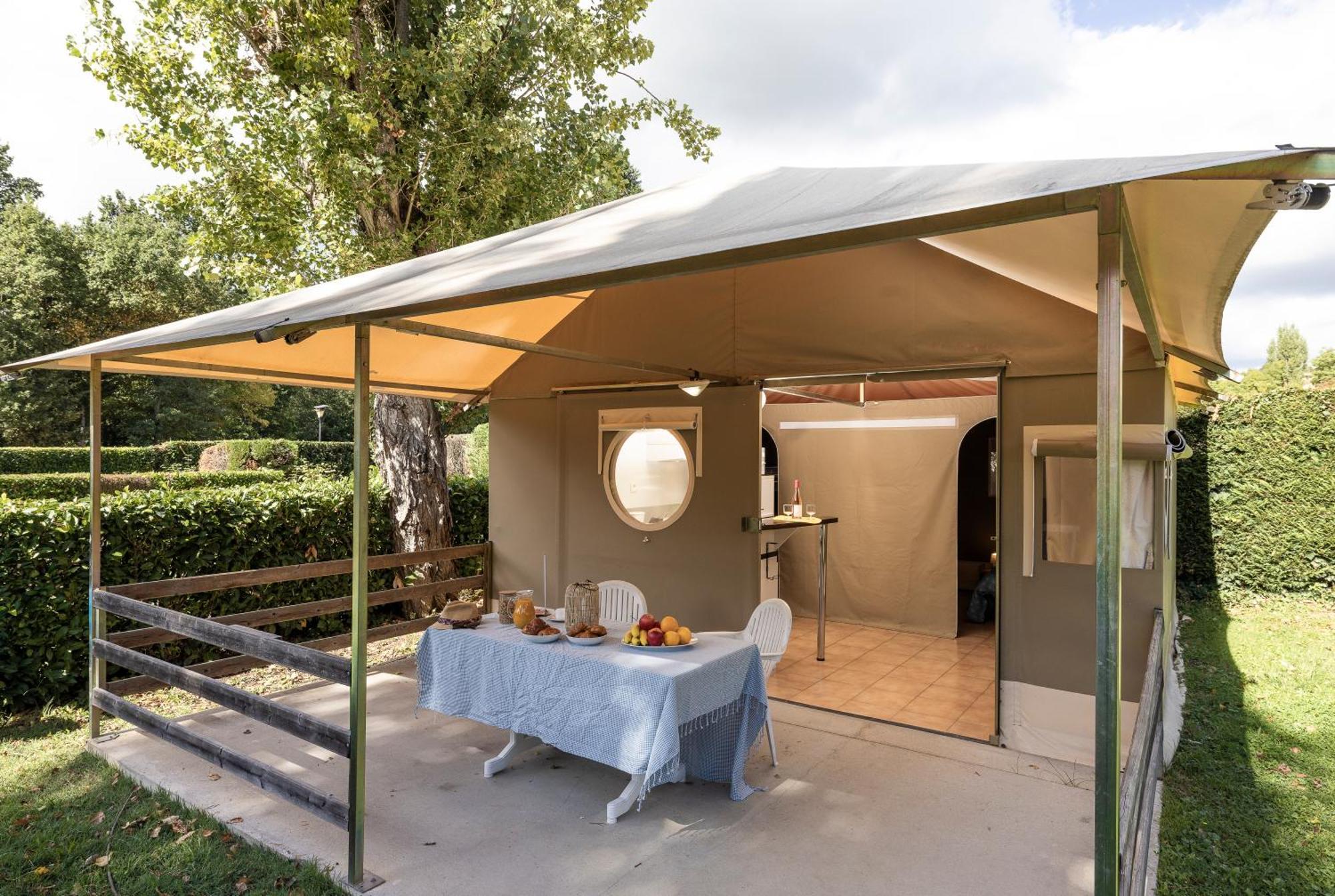 Camping Le Lac Des Sapins Cublize Exterior foto